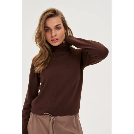 Sweter z golfem brązowy ze sklepu Moodo.pl w kategorii Swetry damskie - zdjęcie 186767196