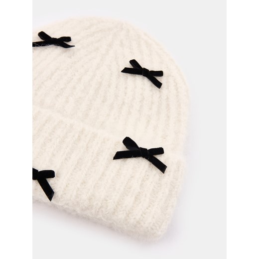 Sinsay - Czapka premium z alpaki z ozdobnymi kokardami - kremowy Sinsay One Size Sinsay