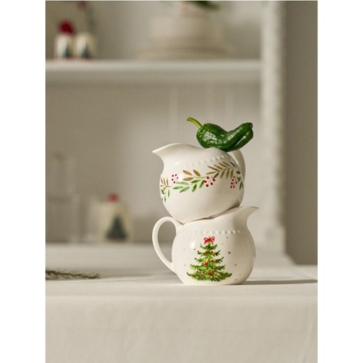 Sinsay - Świąteczny dzbanek ceramiczny z moywem gałązek - biały - id: 416GI-00X - marki Sinsay - 186773685 Sinsay - Świąteczny dzbanek ceramiczny z moywem gałązek - biały ze sklepu Sinsay w kategorii Dzbanki i zaparzacze - zdjęcie 186773685