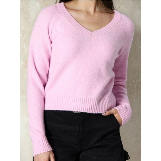 Sinsay - Sweter z dekoltem V - różowy - id: 411FJ-03M - marki Sinsay - 186777776 Sinsay - Sweter z dekoltem V - różowy ze sklepu Sinsay w kategorii Swetry damskie - zdjęcie 186777776