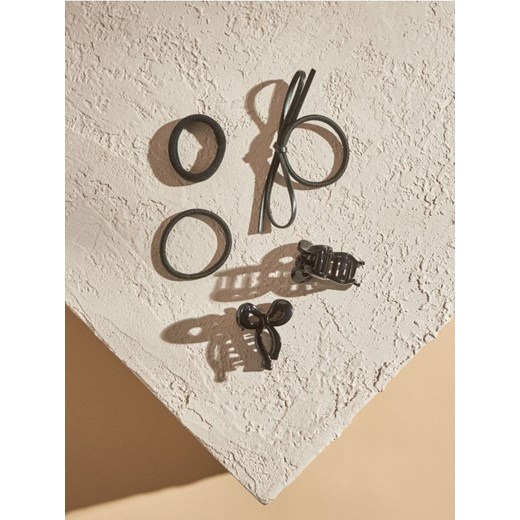 Sinsay - Gumki do włosów i klamry - zestaw - czarny ze sklepu Sinsay w kategorii Spinki - zdjęcie 186780789