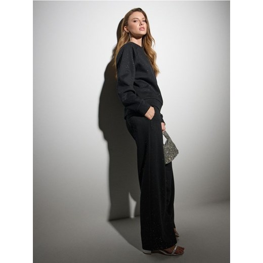Sinsay - Dresowe spodnie z szeroką nogawką i brokatem - czarny ze sklepu Sinsay w kategorii Spodnie damskie - zdjęcie 186780877