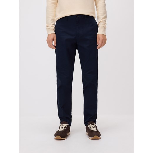 Reserved - Bawełniane spodnie chino slim - granatowy ze sklepu Reserved w kategorii Spodnie męskie - zdjęcie 186783076