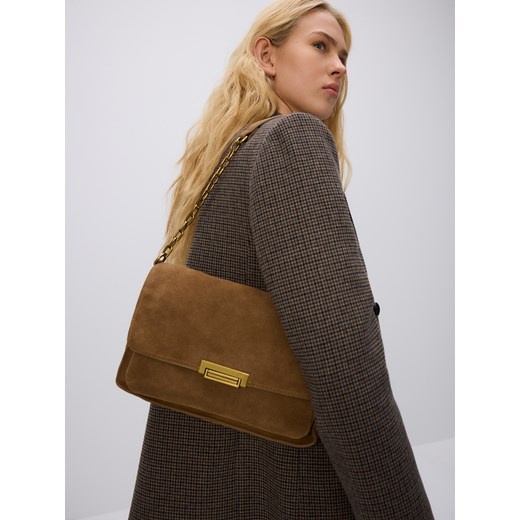 Reserved - Zamszowa torebka na ramię - beżowy ze sklepu Reserved w kategorii Listonoszki - zdjęcie 186783365