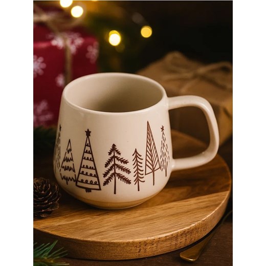 Sinsay - Zimowy kubek ceramiczny z motywem drzew - beżowy - id: 284GI-08X - marki Sinsay - 186787469 Sinsay - Zimowy kubek ceramiczny z motywem drzew - beżowy ze sklepu Sinsay w kategorii Kubki - zdjęcie 186787469