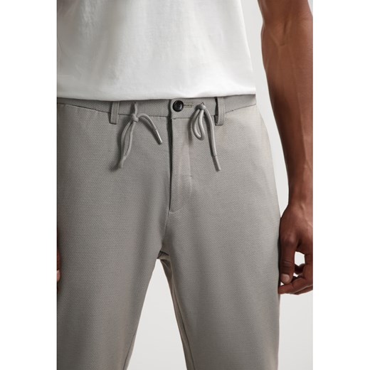 DSTREZZED Spodnie chino w kolorze jasnoszarym Dstrezzed W38 promocja Limango Polska