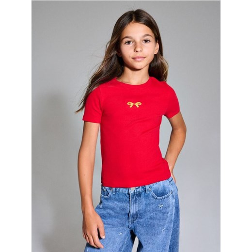 Sinsay - Prążkowana koszulka z haftem - czerwony - id: 088GC-33X - marki Sinsay - 186793136 Sinsay - Prążkowana koszulka z haftem - czerwony ze sklepu Sinsay w kategorii Bluzki dziewczęce - zdjęcie 186793136