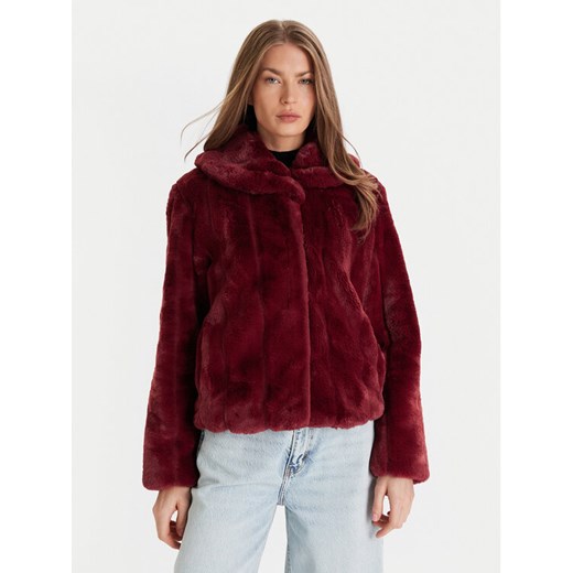 Guess Futro W0BL0N WDCH0 Bordowy Regular Fit - id: 0000305460899 - marki Guess - 186795418 Guess Futro W0BL0N WDCH0 Bordowy Regular Fit ze sklepu MODIVO w kategorii Futra damskie - zdjęcie 186795418