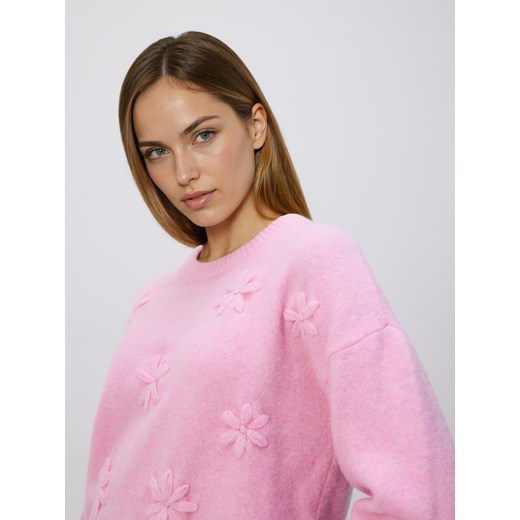 Reserved - Sweter z aplikacjami 3D - różowy ze sklepu Reserved w kategorii Swetry damskie - zdjęcie 186797666