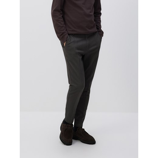 Reserved - Spodnie jogger z zakładkami - ciemnoszary ze sklepu Reserved w kategorii Spodnie męskie - zdjęcie 186797756