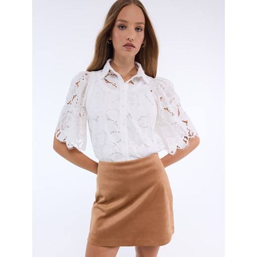Mohito - Koszula z krótkim rękawem - biały - id: 390HR-00X - marki Mohito - 186802755 Mohito - Koszula z krótkim rękawem - biały ze sklepu Mohito w kategorii Koszule damskie - zdjęcie 186802755