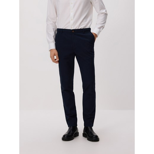 Reserved - Spodnie chino slim fit - granatowy ze sklepu Reserved w kategorii Spodnie męskie - zdjęcie 186804599