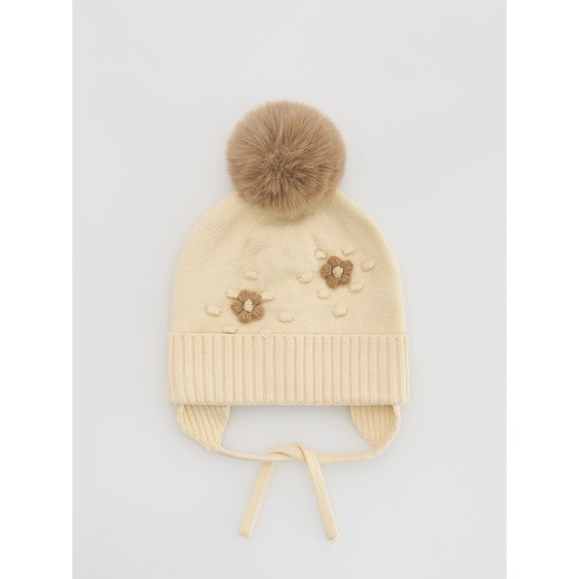 Reserved - Czapka z haftem - beżowy - id: 853HJ-08X - marki Reserved - 186804835 Reserved - Czapka z haftem - beżowy ze sklepu Reserved w kategorii Czapki dziecięce - zdjęcie 186804835