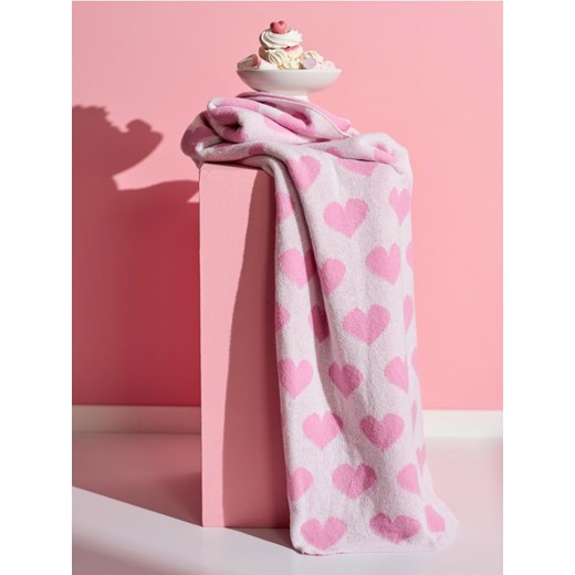 Sinsay - Koc z nadrukiem w serca - różowy ze sklepu Sinsay w kategorii Koce i pledy - zdjęcie 186805307