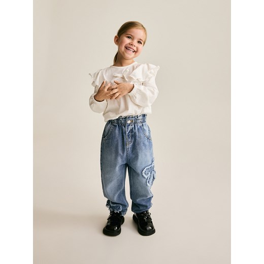 Reserved - Jeansy paperbag z aplikacją - niebieski ze sklepu Reserved w kategorii Spodnie dziewczęce - zdjęcie 186807406