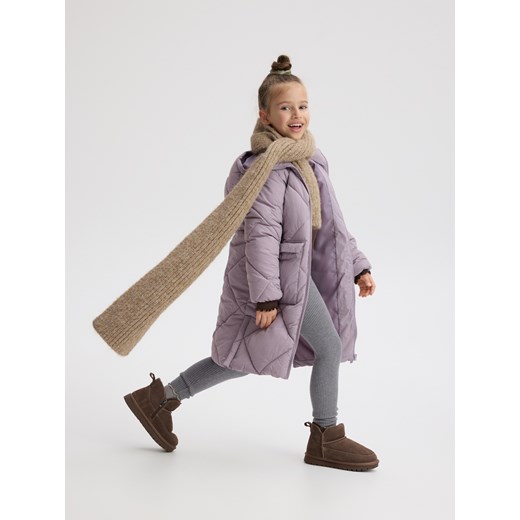 Reserved - Długi pikowany płaszcz z kapturem - lawendowy ze sklepu Reserved w kategorii Płaszcze dziewczęce - zdjęcie 186812196