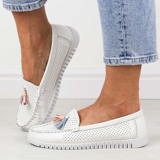 Białe skórzane mokasyny damskie Jezzi 5372 ze sklepu suzana.pl w kategorii Mokasyny damskie - zdjęcie 186814565