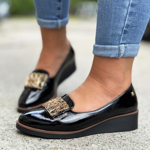 Czarne lakierowane półbuty damskie, czółenka na koturnie Potocki 12157 - id: 24428 - marki Potocki - 186814588 Czarne lakierowane półbuty damskie, czółenka na koturnie Potocki 12157 ze sklepu suzana.pl w kategorii Czółenka - zdjęcie 186814588