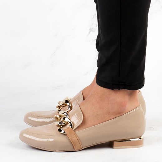 Beżowe lakierowane Polskie loafersy damskie Suzana D204 ze sklepu suzana.pl w kategorii Lordsy damskie - zdjęcie 186814896