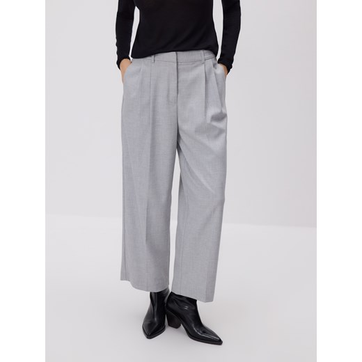Reserved - Spodnie carrot fit - jasnoszary ze sklepu Reserved w kategorii Spodnie damskie - zdjęcie 186818999