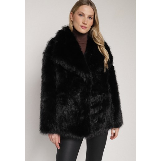 Czarna Kurtka Futerko o Dwurzędowym Kroju Oversize Nevisa M born2be.pl