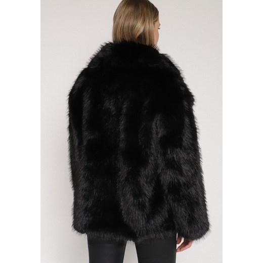 Czarna Kurtka Futerko o Dwurzędowym Kroju Oversize Nevisa L born2be.pl