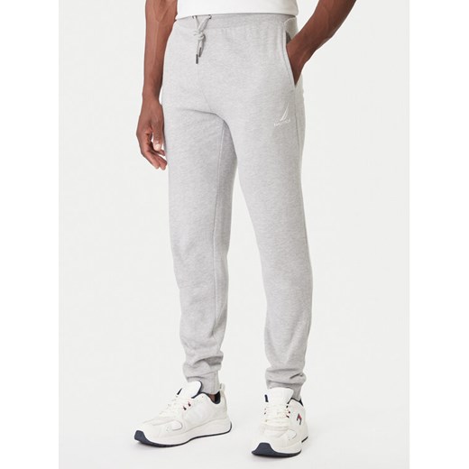 Nautica Spodnie dresowe Nampa N1T04063 Szary Regular Fit ze sklepu MODIVO w kategorii Spodnie męskie - zdjęcie 187052256
