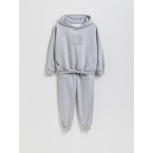 Reserved - Dzianinowy komplet z bawełną - jasnoszary - id: 144FI-09M - marki Reserved - 187189068 Reserved - Dzianinowy komplet z bawełną - jasnoszary ze sklepu Reserved w kategorii Komplety chłopięce - zdjęcie 187189068