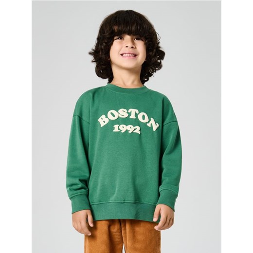 Sinsay - Bluza crewneck z napisem - zielony - id: 440GV-77X - marki Sinsay - 187190197 Sinsay - Bluza crewneck z napisem - zielony ze sklepu Sinsay w kategorii Bluzy chłopięce - zdjęcie 187190197