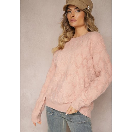 Różowy Luźny Sweter o Pudełkowym Kroju i Tłoczonym Splocie ze Ściągaczami Elomara - id: 2361-45-PINK - marki Renee - 187196198 Różowy Luźny Sweter o Pudełkowym Kroju i Tłoczonym Splocie ze Ściągaczami Elomara ze sklepu renee.pl w kategorii Swetry damskie - zdjęcie 187196198
