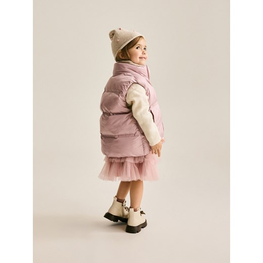 Reserved - Dzianinowa czapka z aplikacją - kremowy - id: 860GT-02X - marki Reserved - 187196545 Reserved - Dzianinowa czapka z aplikacją - kremowy ze sklepu Reserved w kategorii Czapki dziecięce - zdjęcie 187196545