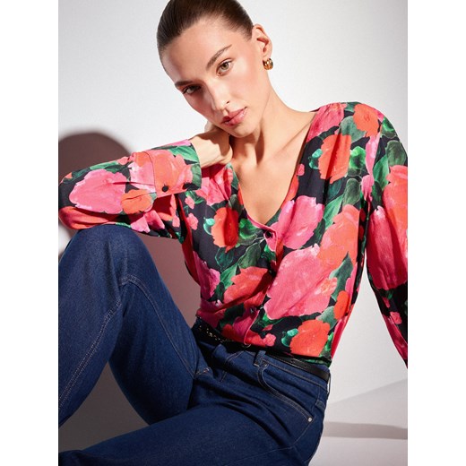 Mohito - Bluzka w kwiaty - czarny ze sklepu Mohito w kategorii Bluzki damskie - zdjęcie 187216457