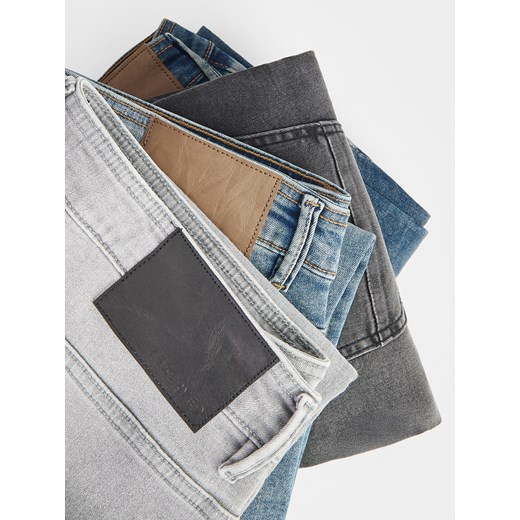 Reserved - Jeansy slim z efektem sprania - jasnoszary ze sklepu Reserved w kategorii Jeansy męskie - zdjęcie 187217268