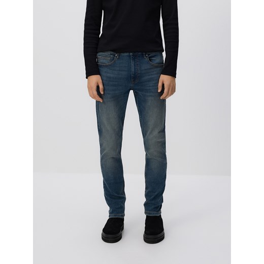 Reserved - Jeansy slim z efektem sprania - granatowy ze sklepu Reserved w kategorii Jeansy męskie - zdjęcie 187217275
