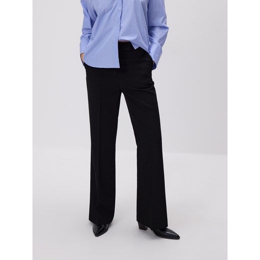 Reserved - Spodnie flare z kantem - czarny ze sklepu Reserved w kategorii Spodnie damskie - zdjęcie 187219266