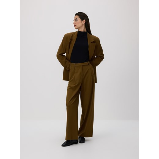 Reserved - Szerokie spodnie z zakładkami - warm olive ze sklepu Reserved w kategorii Spodnie damskie - zdjęcie 187219488