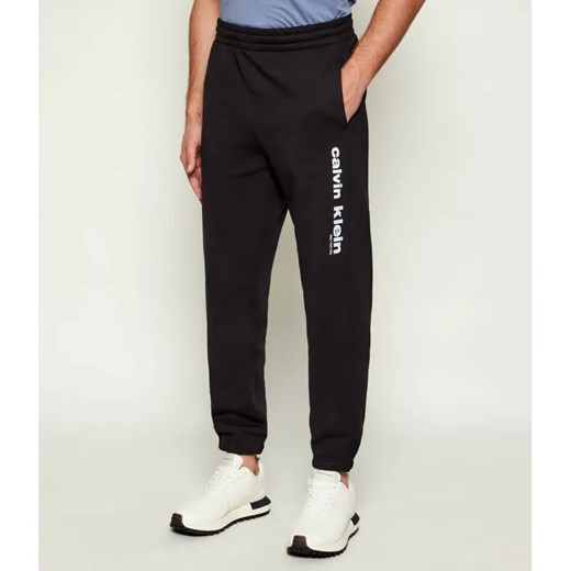 Calvin Klein Spodnie dresowe RETRO | Regular Fit - id: CK261M000033544 - marki Calvin Klein - 187220099 Calvin Klein Spodnie dresowe RETRO | Regular Fit ze sklepu Gomez Fashion Store w kategorii Spodnie męskie - zdjęcie 187220099