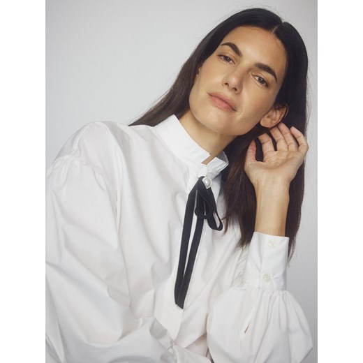 Reserved - Koszula z broszką - biały ze sklepu Reserved w kategorii Koszule damskie - zdjęcie 187223125