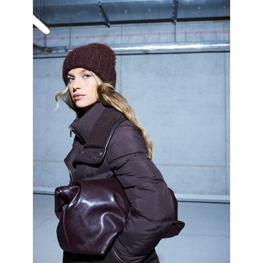 Mohito - Pikowana brązowa kurtka z paskiem - brązowy ze sklepu Mohito w kategorii Kurtki damskie - zdjęcie 187223828