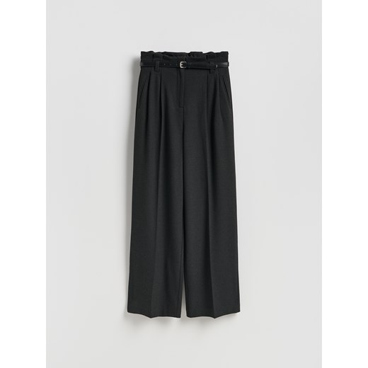 Reserved - Spodnie z paskiem - czarny ze sklepu Reserved w kategorii Spodnie damskie - zdjęcie 187224365