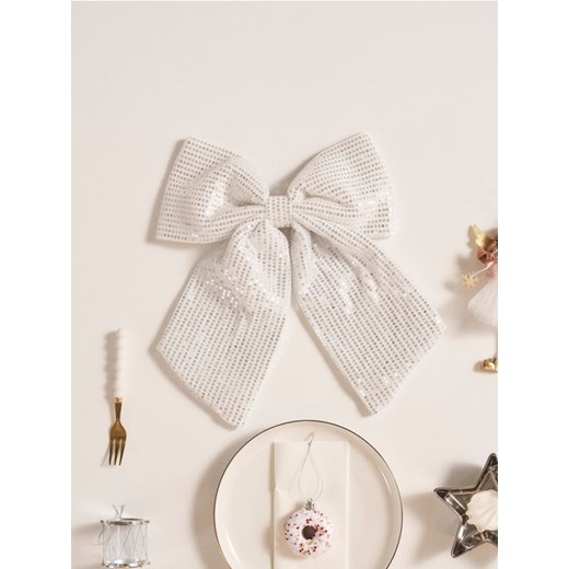 Sinsay - Kokarda dekoracyjna z cekinami - srebrny Sinsay One Size Sinsay