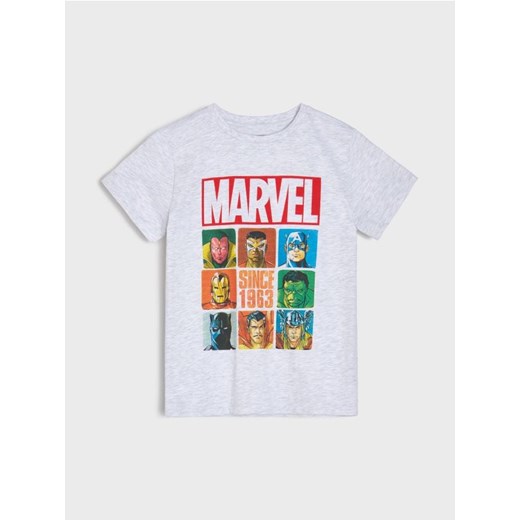 Sinsay - Bawełniana koszulka z nadrukiem Avengers - szary - id: 695GJ-09M - marki Sinsay - 187236268 Sinsay - Bawełniana koszulka z nadrukiem Avengers - szary ze sklepu Sinsay w kategorii T-shirty chłopięce - zdjęcie 187236268