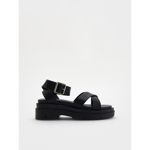 Reserved - Sandały z klamrą - czarny ze sklepu Reserved w kategorii Sandały damskie - zdjęcie 187239627