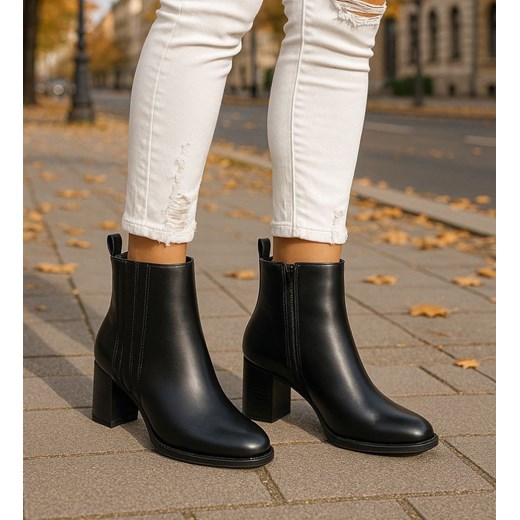 Czarne botki na niskim obcasie /G3-3 18403 W385/ - id: 33330 - marki Pantofelek24.pl - 187239908 Czarne botki na niskim obcasie /G3-3 18403 W385/ ze sklepu Pantofelek24.pl w kategorii Botki - zdjęcie 187239908