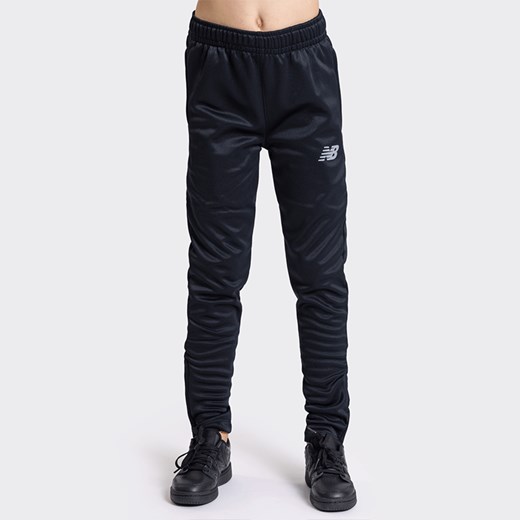 Spodnie dziecięce New Balance EJP9040BK – czarne - id: 3211248 - marki New Balance - 187240467 Spodnie dziecięce New Balance EJP9040BK – czarne ze sklepu New Balance Poland w kategorii Spodnie chłopięce - zdjęcie 187240467