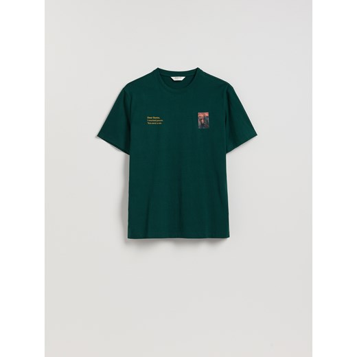 Reserved - T-shirt regular ze świątecznym nadrukiem - ciemnozielony - id: 510EX-79X - marki Reserved - 187240806 Reserved - T-shirt regular ze świątecznym nadrukiem - ciemnozielony ze sklepu Reserved w kategorii T-shirty męskie - zdjęcie 187240806