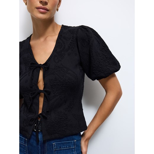 Mohito - Czarna bluzka z wiązaniami - czarny ze sklepu Mohito w kategorii Bluzki damskie - zdjęcie 187241807