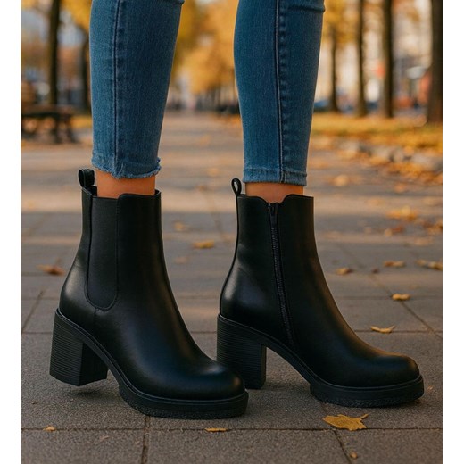 Czarne botki damskie na grubym obcasie /A10-3 18395 W259/ ze sklepu Pantofelek24.pl w kategorii Botki - zdjęcie 187249317