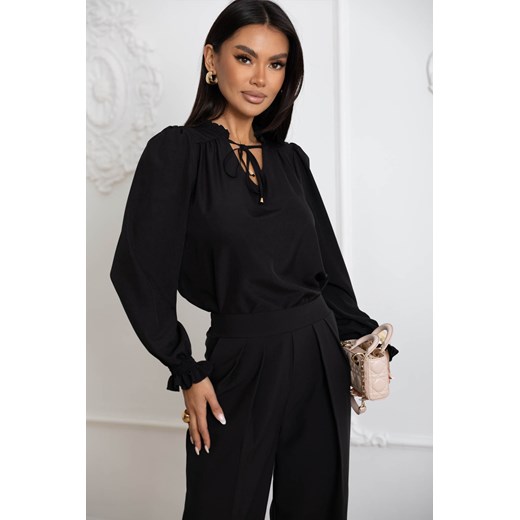 BLUZKA Z FALBANKĄ POD SZYJĄ I NA RĘKAWACH- CZARNA ze sklepu olika.com.pl w kategorii Bluzki damskie - zdjęcie 187249865