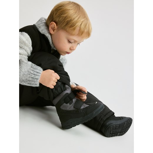 Reserved - Wodoodporne buty na rzepy - czarny ze sklepu Reserved w kategorii Buty zimowe dziecięce - zdjęcie 187258297
